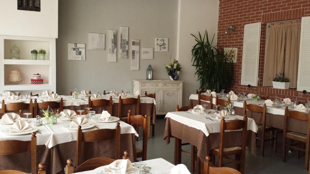 Albergo Ristorante Da Tunon Oviglio Bagian luar foto